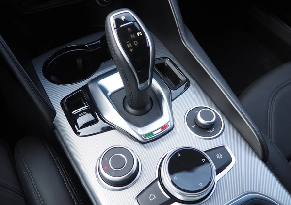 Alfa Romeo Giulia cena 222116 przebieg: 1, rok produkcji 2023 z Białobrzegi małe 22